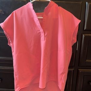 Neon pink figs scrub top🎀